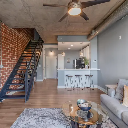 Modern Uptown Loft - Corporate-ready - Views Apartment *