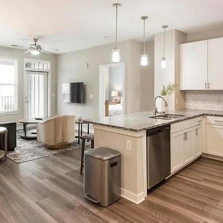 Landing Stunning 1bd Pool Yoga Charlotte