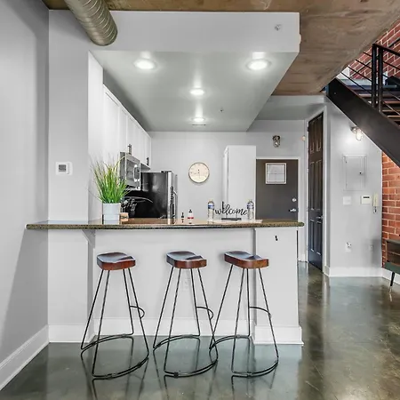Modern Uptown Loft - Corporate-ready - Views *