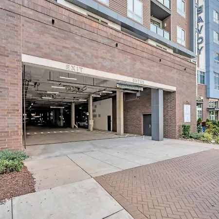 Apartment Uptown Escape - Free Parking, Pool, Walkable