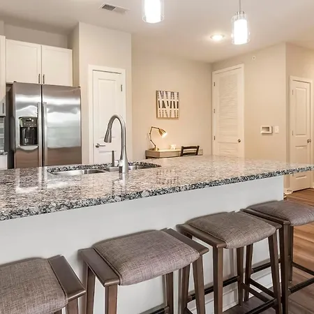 Landing Stunning 1bd Pool Yoga Apartment