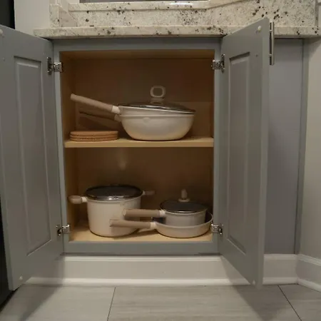 Apartment Uptown Luxe Retreat With Parking & Walk To Center *