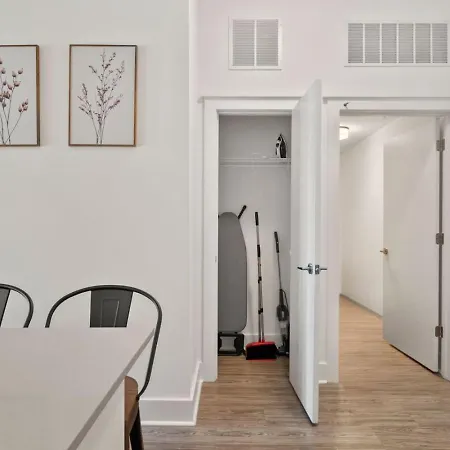 Queen Haven - Free Parking, Pool, Balcony