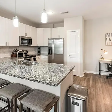 Landing Stunning 1bd Pool Yoga Apartment