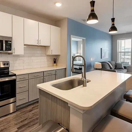 Landing Incredible 1bd Gym Pool Apartment *