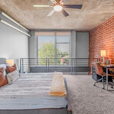 Apartment Modern Uptown Loft - Corporate-ready - Views