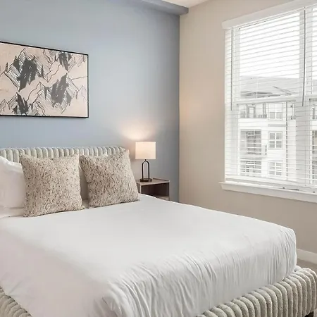 Landing Stunning 1bd Pool Yoga Charlotte