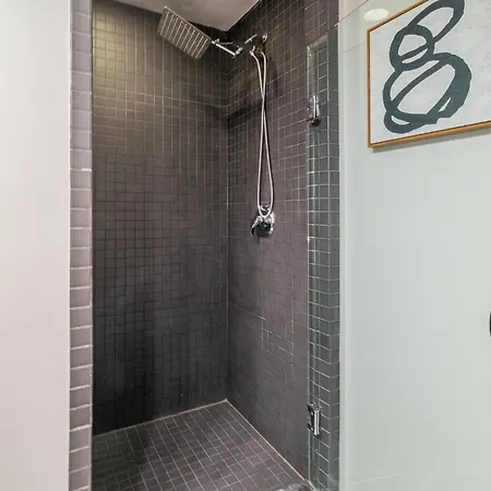 Apartment Modern Uptown Loft - Corporate-ready - Views *