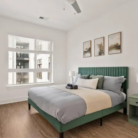 Queen Haven - Free Parking, Pool, Balcony