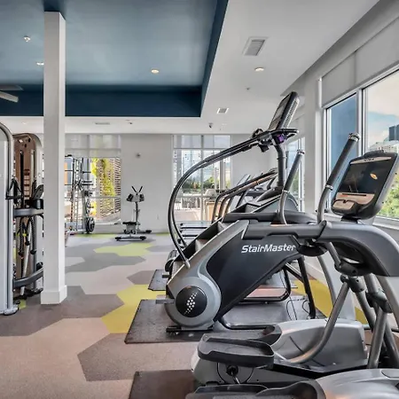 Carolina Charm - Free Parking, Pool, Gym Apartment *