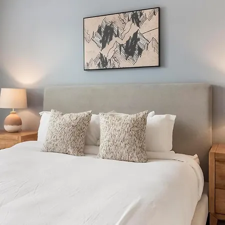 Landing Stunning 1bd Pool Yoga Apartment