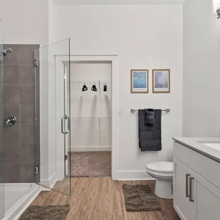 Apartment Queen Haven - Free Parking, Pool, Balcony