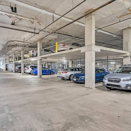 Apartment Skyline - Free Parking, Pool, Views *