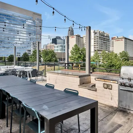 Carolina Charm - Free Parking, Pool, Gym Apartment *
