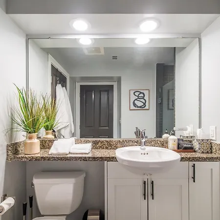 Modern Uptown Loft - Corporate-ready - Views Apartment *