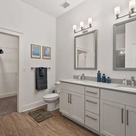 Apartment Queen Haven - Free Parking, Pool, Balcony *