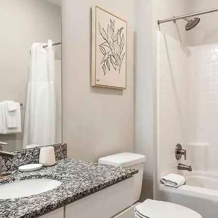 Landing Stunning 1bd Pool Yoga Apartment