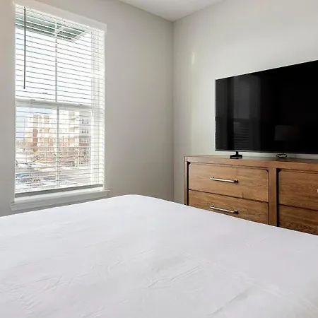 Landing Incredible 1bd Gym Pool Apartment *