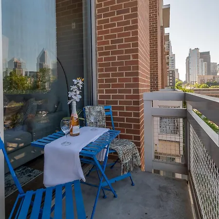 Modern Uptown Loft - Corporate-ready - Views