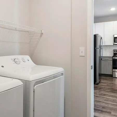 Landing Incredible 1bd Gym Pool Apartment *
