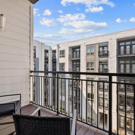 Queen Haven - Free Parking, Pool, Balcony Apartment Charlotte