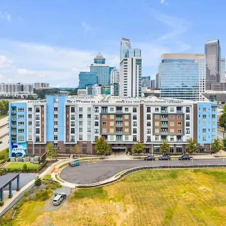 Carolina Charm - Free Parking, Pool, Gym Apartment Charlotte
