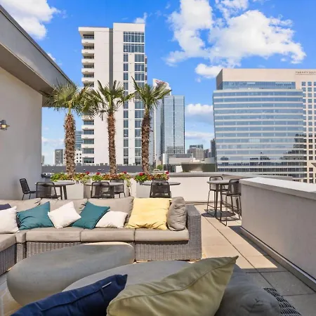 Queen Haven - Free Parking, Pool, Balcony Charlotte