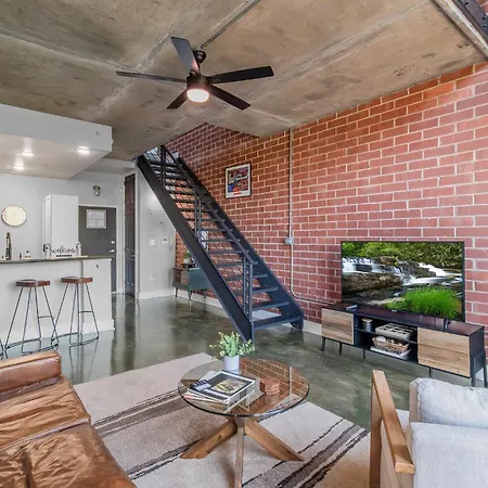 Apartment Modern Uptown Loft - Corporate-ready - Views *
