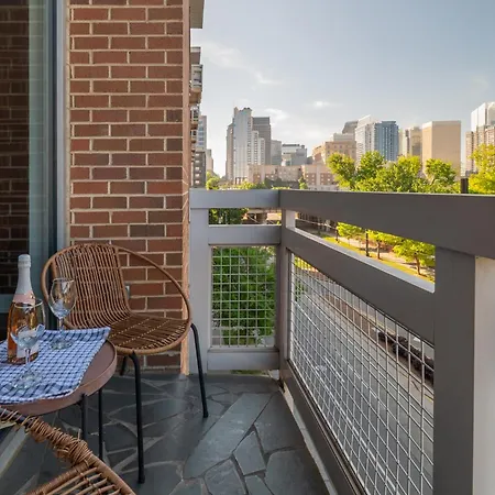 Modern Uptown Loft - Corporate-ready - Views *