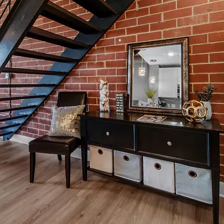 Apartment Modern Uptown Loft - Corporate-ready - Views *