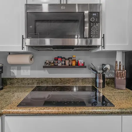 Apartment Modern Uptown Loft - Corporate-ready - Views *