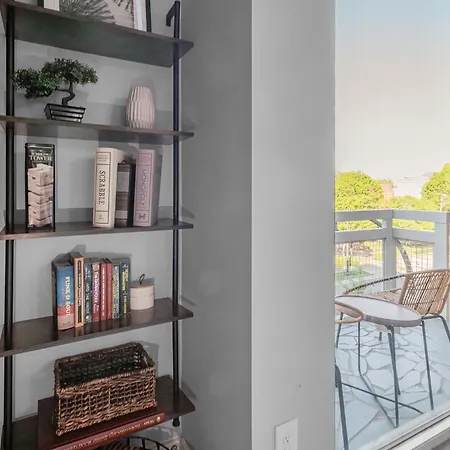 Apartment Modern Uptown Loft - Corporate-ready - Views