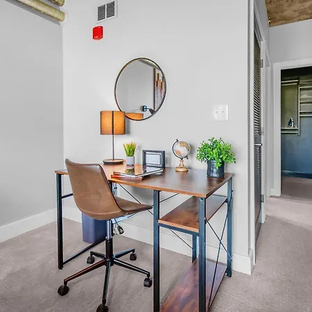 Apartment Modern Uptown Loft - Corporate-ready - Views *
