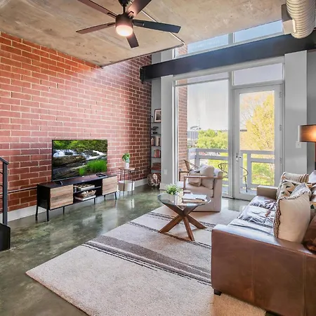 Modern Uptown Loft - Corporate-ready - Views Apartment *