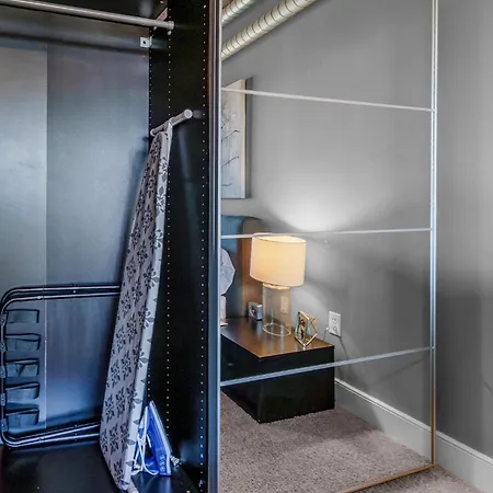 Modern Uptown Loft - Corporate-ready - Views Apartment