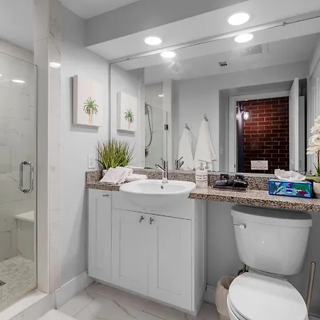 Modern Uptown Loft - Corporate-ready - Views Apartment