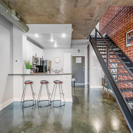 Modern Uptown Loft - Corporate-ready - Views Apartment