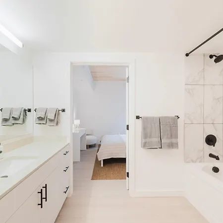 Joinery West 3* Charlotte