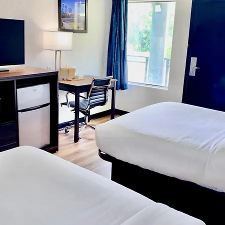 Hotel Clarion Pointe Charlotte
