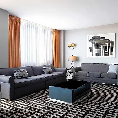 Le Meridien Hotel 4*