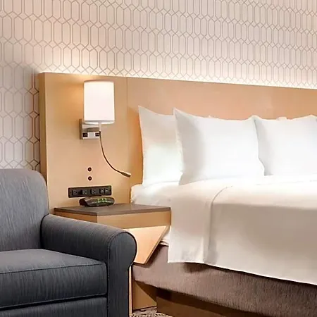 Hotel Radisson Airport 3*