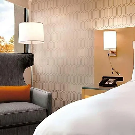 Hotel Radisson Airport 3*