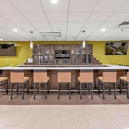 Radisson Airport