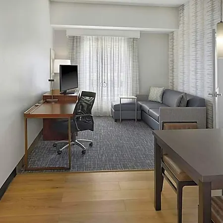 Hotel By Marriott Airport