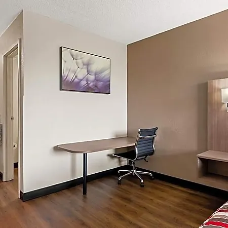 Red Roof - Airport Motel 2*