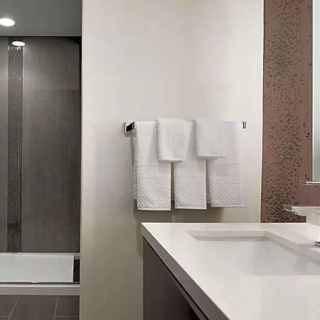 Hotel Embassy By Hilton Uptown Charlotte
