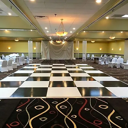 Hotel Ramada Plaza By Wyndham South End Airport