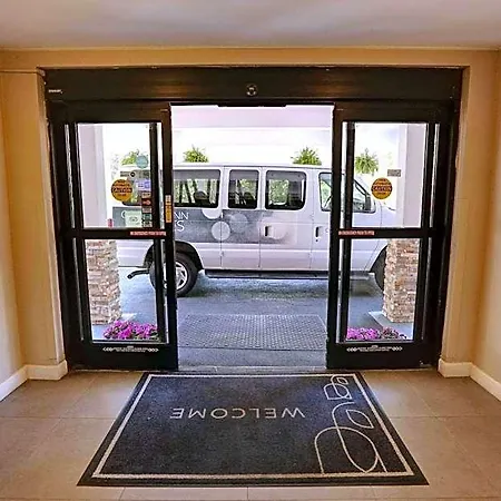 Country & By Radisson, I-85 Airport, Nc 3*