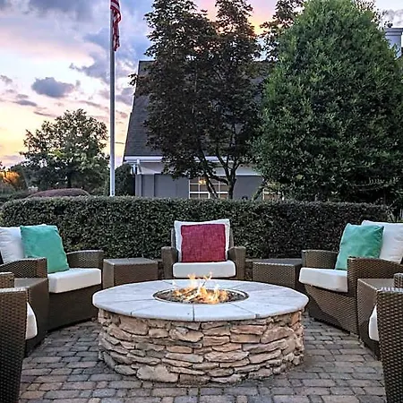 Hotel By Marriott Piper Glen