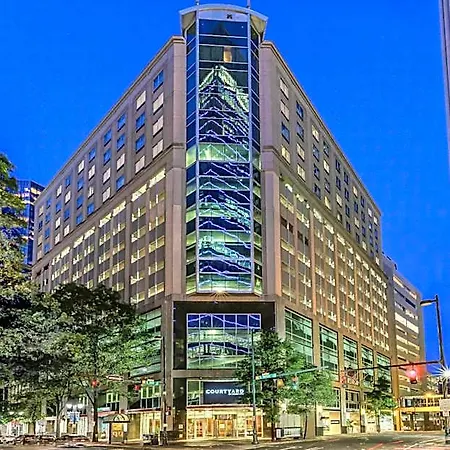 Courtyard Center Hotel 3*